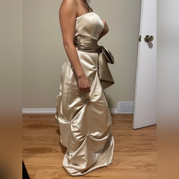 Grad/Wedding Dress - Picture 2 of 2